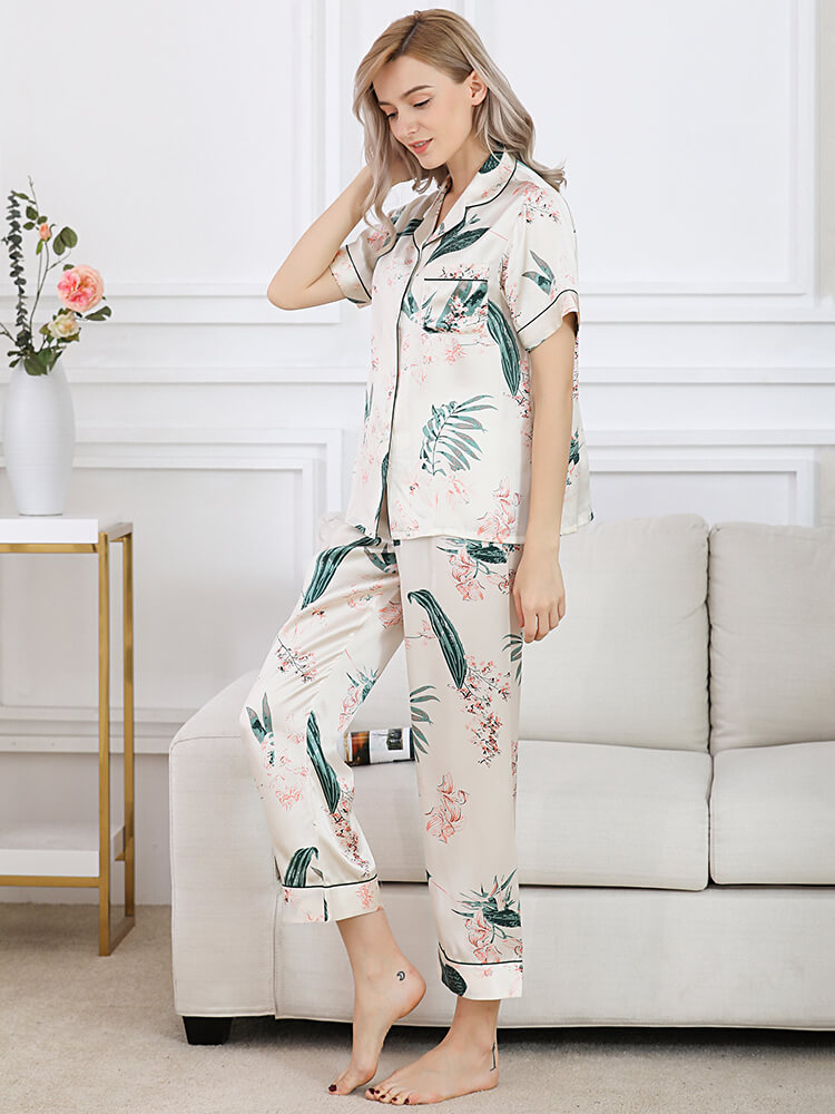 Leaves Printed Short-Sleeved White Silk Pajama Set with Trimming